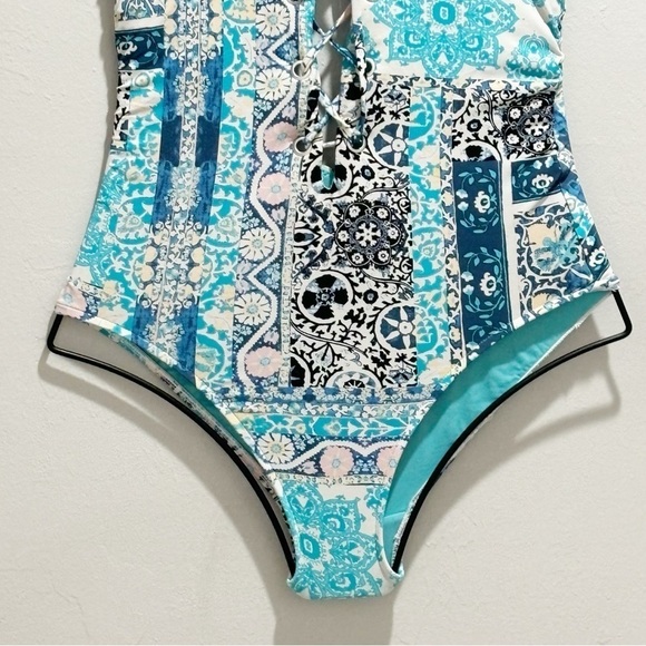 SEAFOLLY Women’s Blue Multi Print SILK MARKET Lace Up Halter Swimsuit Size US 4 - Picture 3 of 6